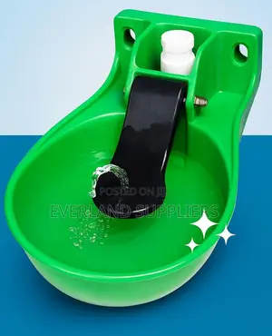 Plastic Cow Bowl Drinker with Steel Paddle