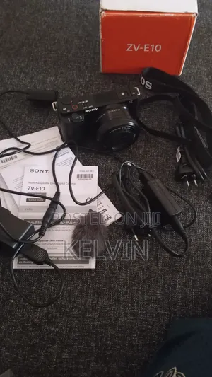Sony ZV-E10 Camera na Lens ya 16-50mm na Vifaa