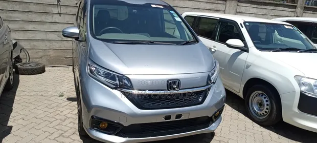 Honda Freed 2019 Hybrid Silver - 1