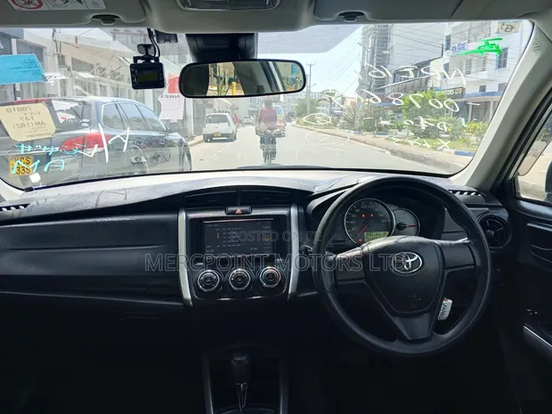 Toyota Corolla Fielder 2019 Silver - 1