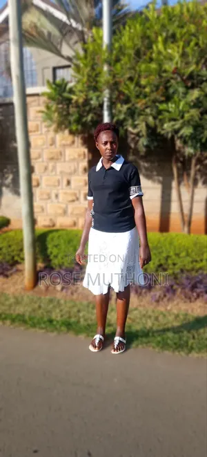 Mhudumu wa Nyumba Mwenye Bidii Anatafuta Ajira