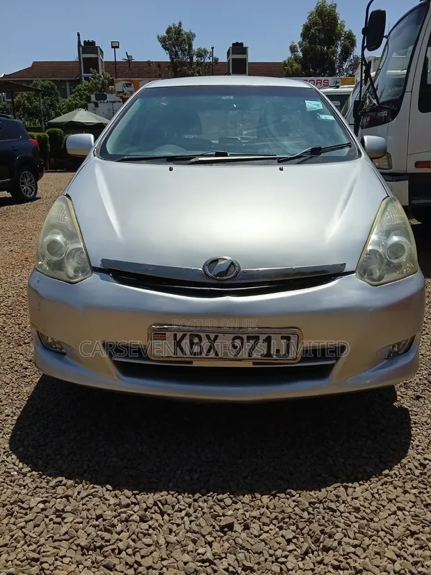 Toyota Wish 2006 Nyeupe - 1
