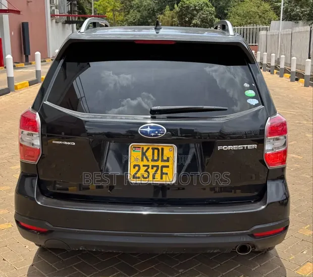 Subaru Forester 2015 Nyeusi - 1