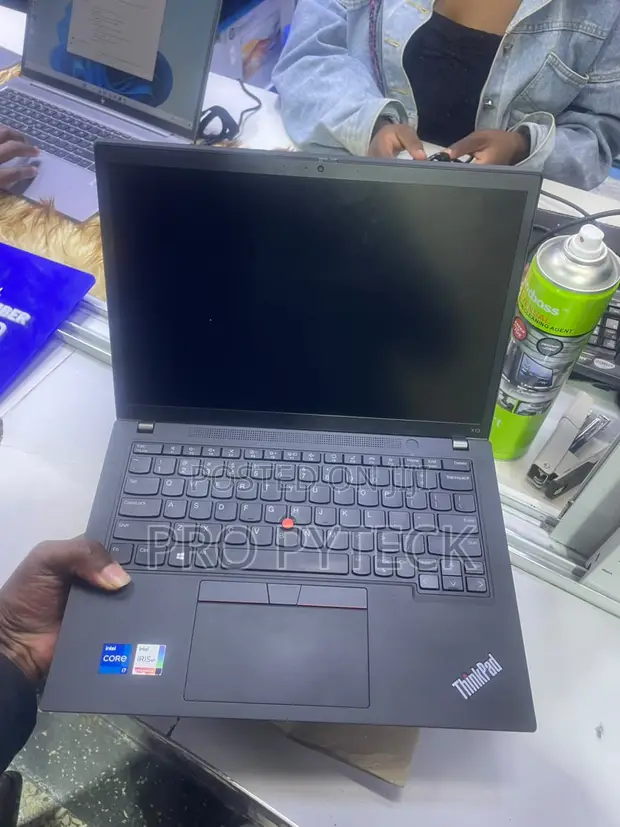 Laptopi ya Lenovo ThinkPad X13 Yoga Gen 2 - 1