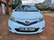 Toyota Vitz 2012 Nyeupe - 4
