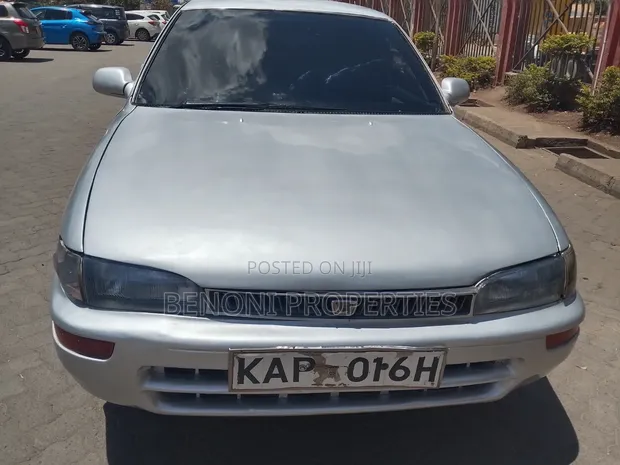 Toyota Corolla Sedan 1994 Silver - 1