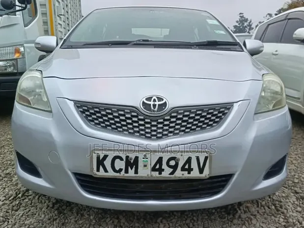 Toyota Belta 2010 - 1