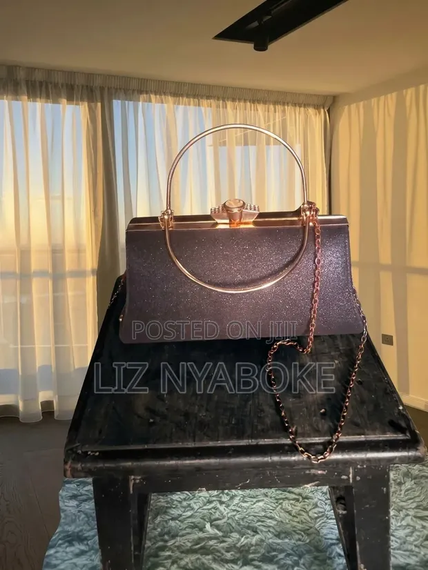 Kloksi ya Clutch ya Metaliki yenye Mnyororo - 1