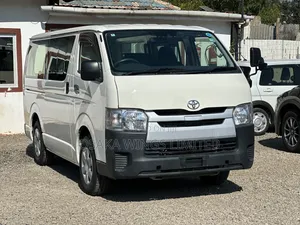 Toyota HiAce 2019 White