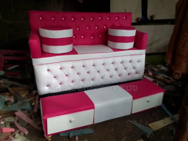 Pedicure Coach Station - Brand New - 1