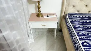Kitanda cha Moko Home + Living Queen na godoro na meza ya kando