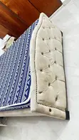 Kitanda cha Moko Home + Living Queen na godoro na meza ya kando - 2