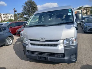 Toyota HiAce 2019 - 10 Seater Petrol High Roof