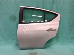 Mkono wa Mlango wa Kushoto Nissan Latio N17 (2013)