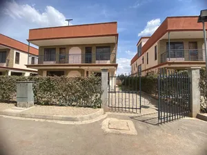 Maisonette ya Vyumba 5 vya Kulala Eneo la Gateway Mall - Pangishwa