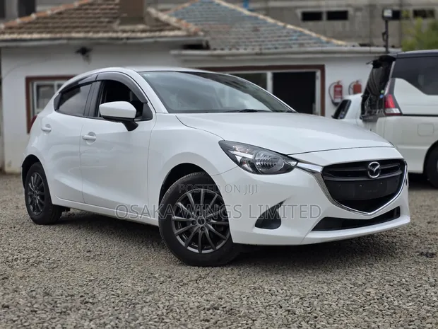 Mazda Demio 2019 White - 1