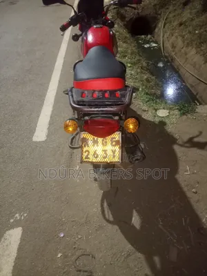 Bajaj Boxer 125 2024 Nyekundu