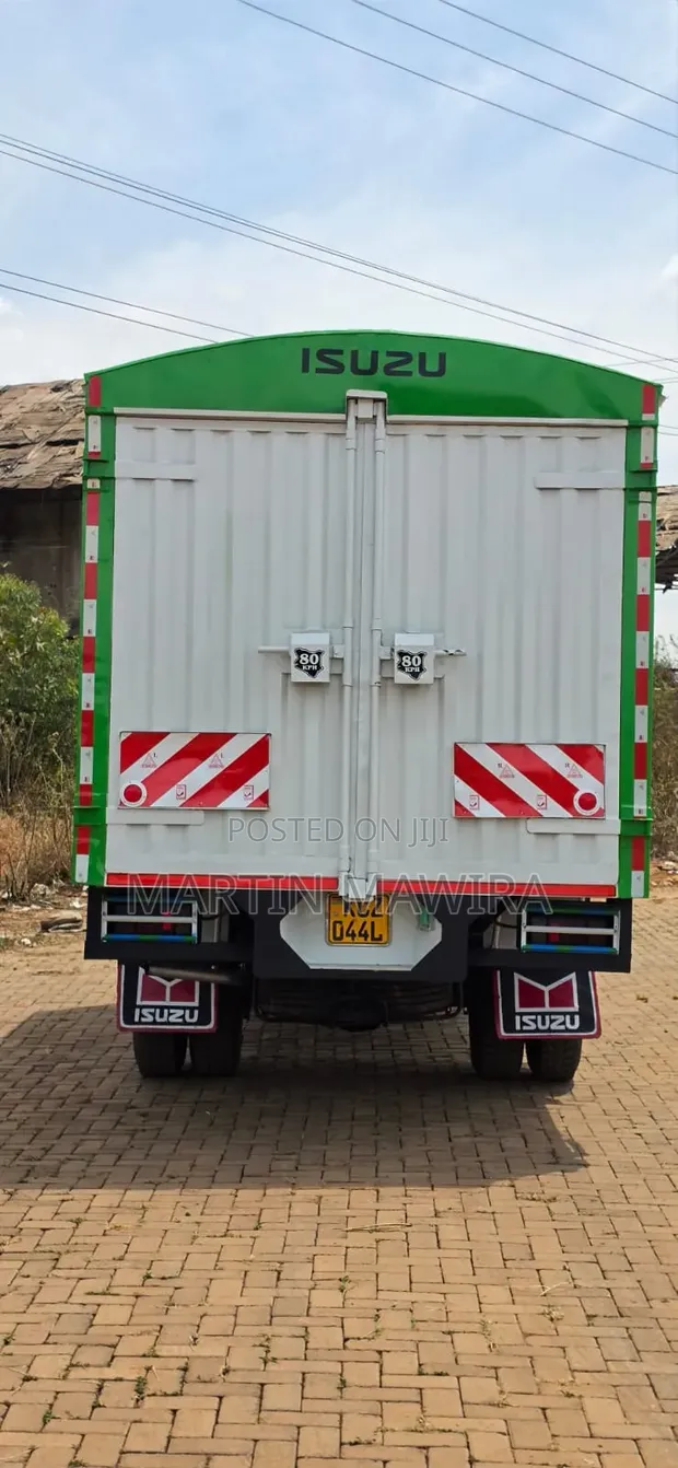 Truk Isuzu NPR 2020 - 1