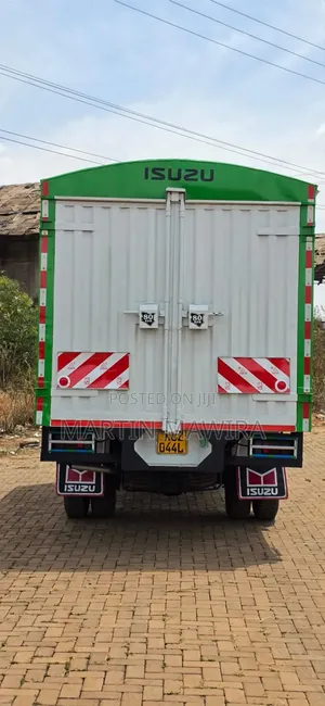 Isuzu NPR 2020 Truck