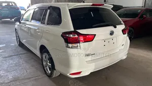 Toyota Corolla Fielder 1.5 Hybrid FWD 2019 Nyeupe