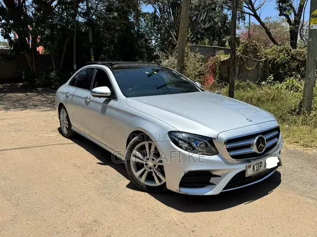 Mercedes-Benz E200 2017 Bluu - 1