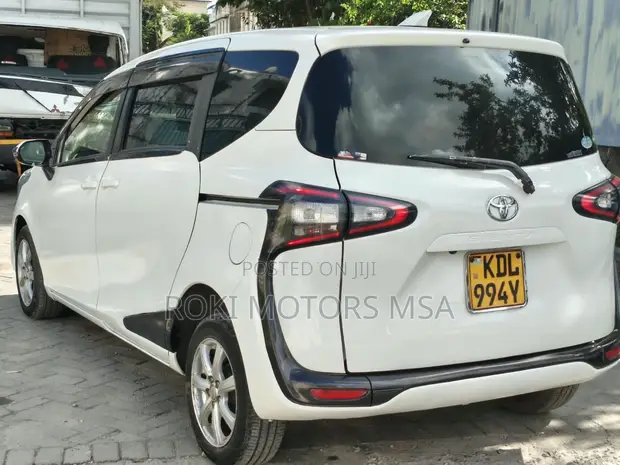 Toyota Sienta 2016 Nyeupe - 1