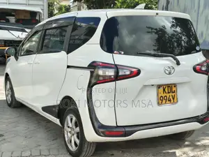 Toyota Sienta 2016 Nyeupe