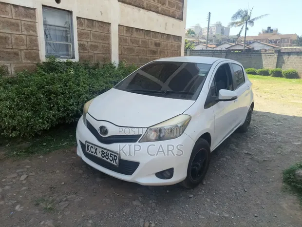 Toyota Vitz 1.3 FWD 5dr Hatchback 2013 White - 1