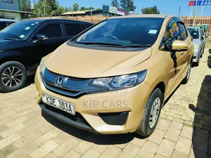 Honda Fit 2014 Dhahabu
