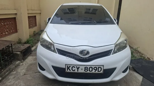 Toyota Vitz 1.3 FWD 5dr 2012 White - 1