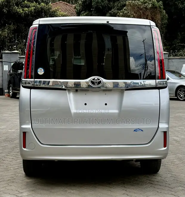 Toyota Noah 2.0 FWD (8 Seater) 2019 Silver - 1