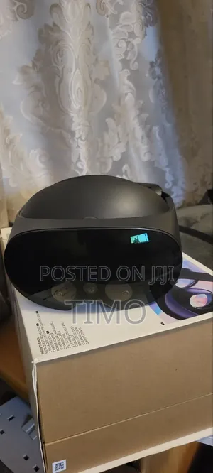 Meta Quest Pro 256GB VR/XR Headset