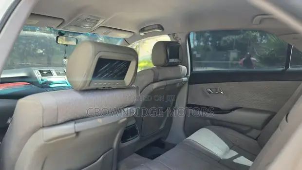 Toyota Crown 2009 Nyeupe - 1