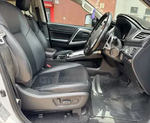 Mitsubishi Pajero Sport 2022 White