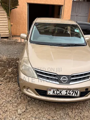 Nissan Tiida 2009 Gold