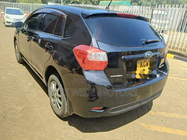 Subaru Impreza 2012 Nyeusi - 1
