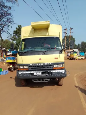 Mitsubishi Canter FH 2013 Yellow