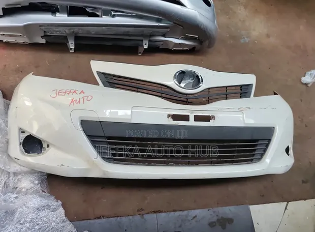 Toyota Vitz 2012 Bampa ya Mbele (Iliyorudishwa) - 1