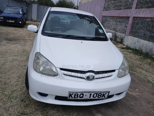Toyota Platz 2000 - 1