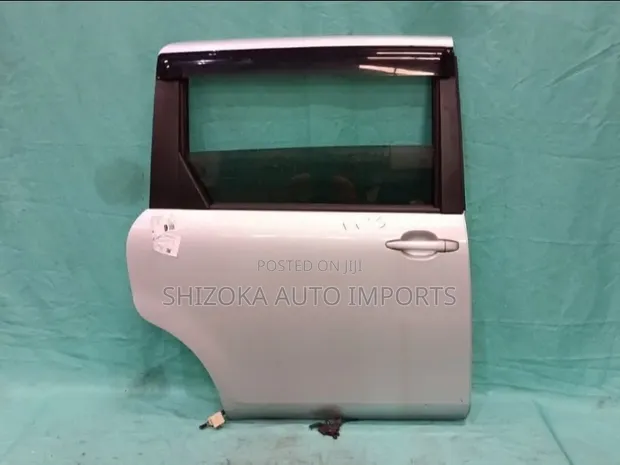 Toyota Sienta NCP81G 2009 Right Door Assembly - 1