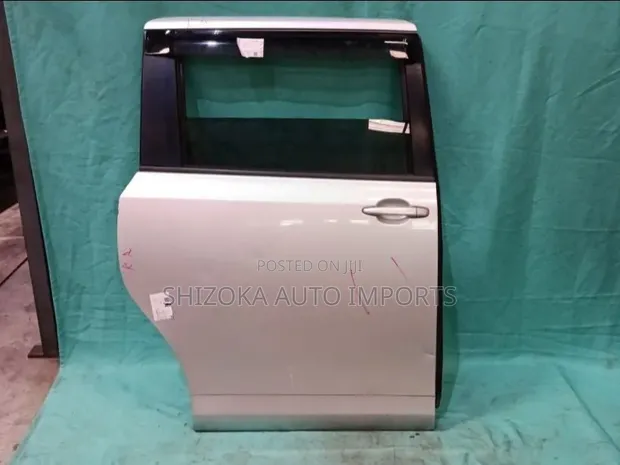 Toyota Voxy ZRR75G 2011 Right Door Assembly - 1
