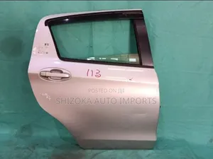 Mkuki wa Kulia wa Toyota Vitz KSP130 (2013)