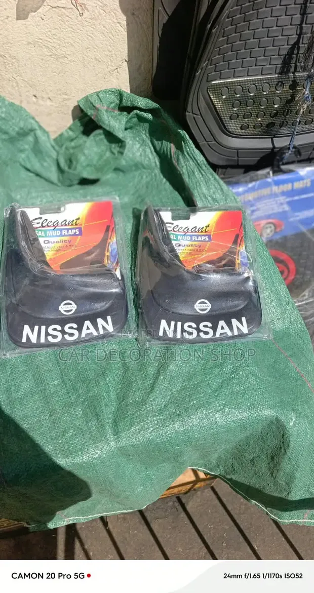 4pc Nyeusi Plastiki Mudflaps kwa Nissan Models - 1