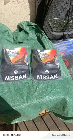 4pc Nyeusi Plastiki Mudflaps kwa Nissan Models