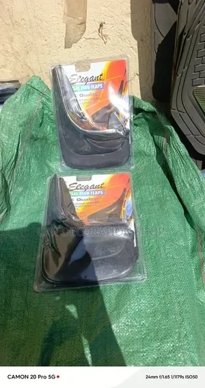Universal 4pc Black Rubber/Plastic Mudflaps kwa Magari Mengi