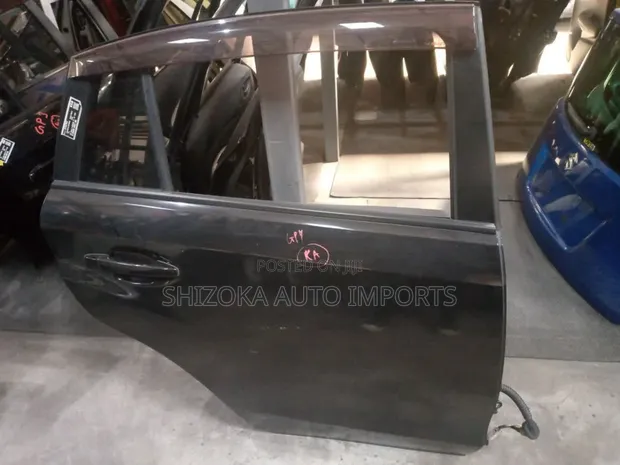 Kusanyiko la Mlango wa Kulia wa Subaru Impreza Sports GP7 (Zilizotumika) - 1