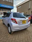 Toyota Vitz 2013 Nyeupe - 1