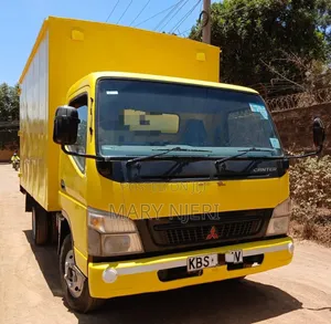 Mitsubishi Canter Lori 2010 Njano