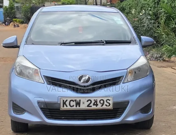 Toyota Vitz 1.3 FWD 5dr 2013 Bluu - 1