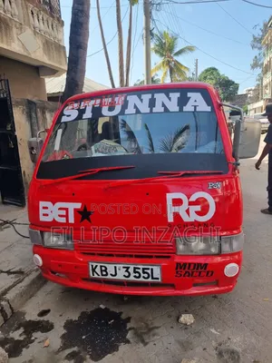 Nissan Caravan (Urvan) 2010 Red